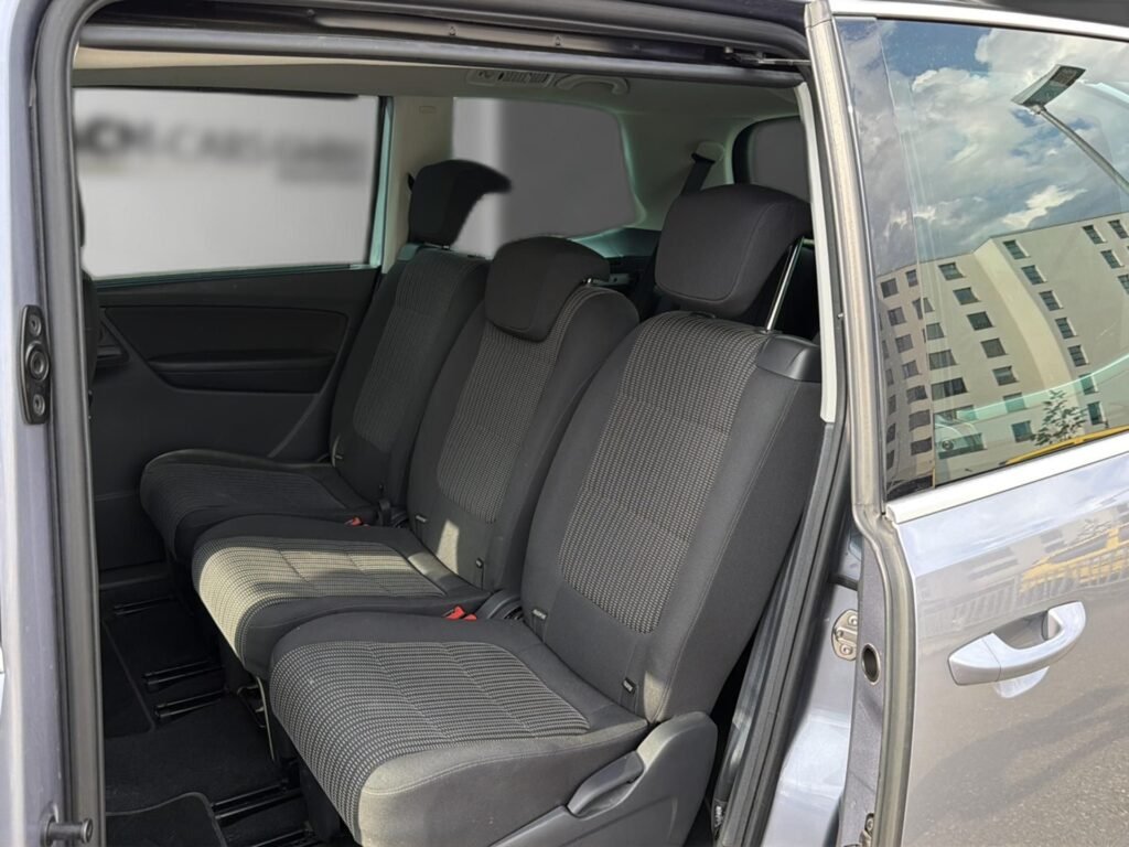 SEAT Alhambra 7-Plätzer mieten – Rücksitze für Familie
