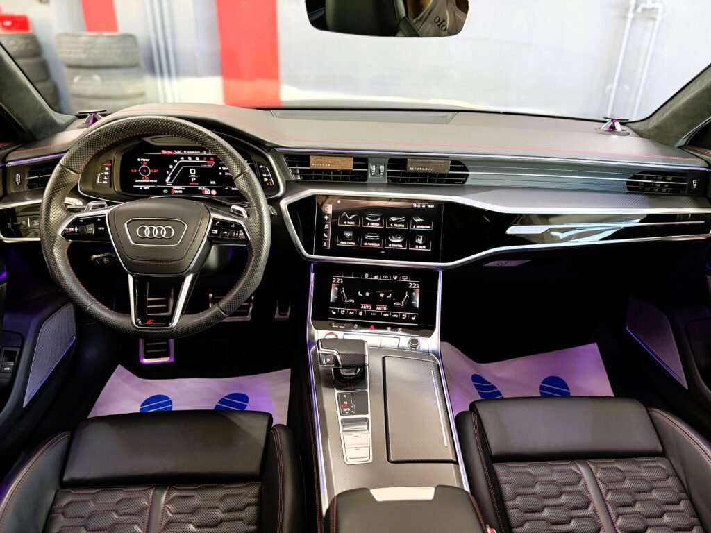 Audi RS6 Avant Innenraum mit digitalem Cockpit – Sportwagen mieten bei ACN Cars, Schaffhausen