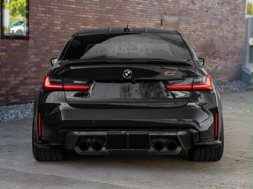 BMW M3 Competition Heckansicht mit Carbon-Diffusor – Sportwagen mieten bei ACN Cars, Thurgau & Zürich