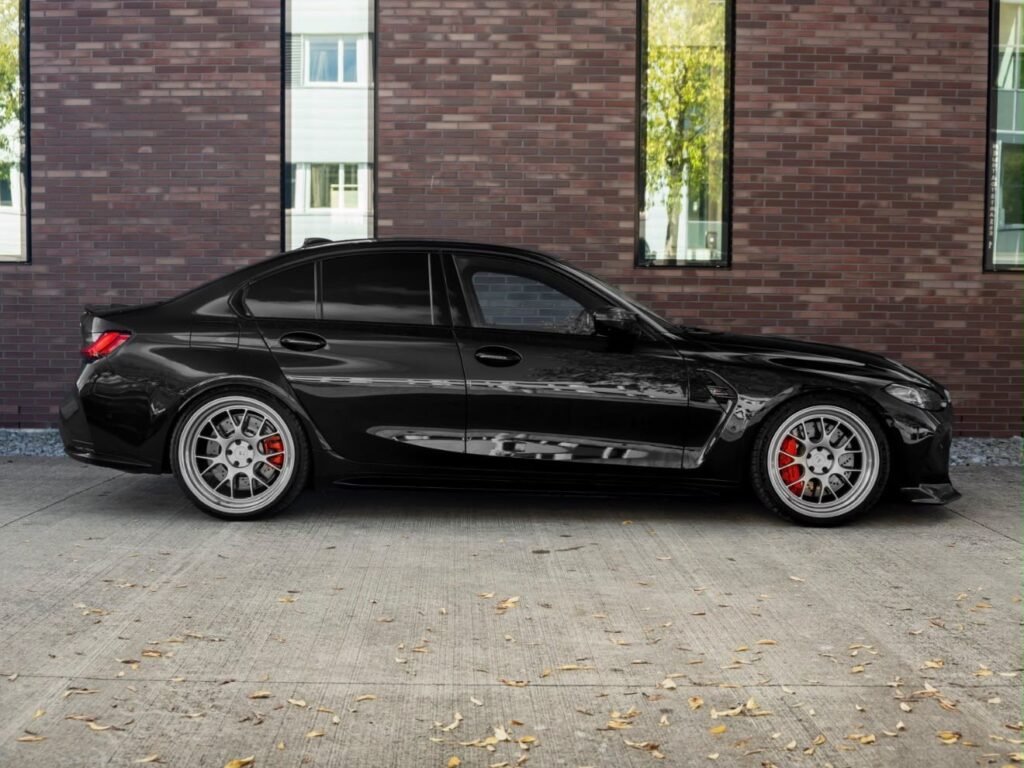 BMW M3 Competition xDrive (G80) schwarz mieten bei ACN Cars in Neuhausen/Schaffhausen – Seitenansicht